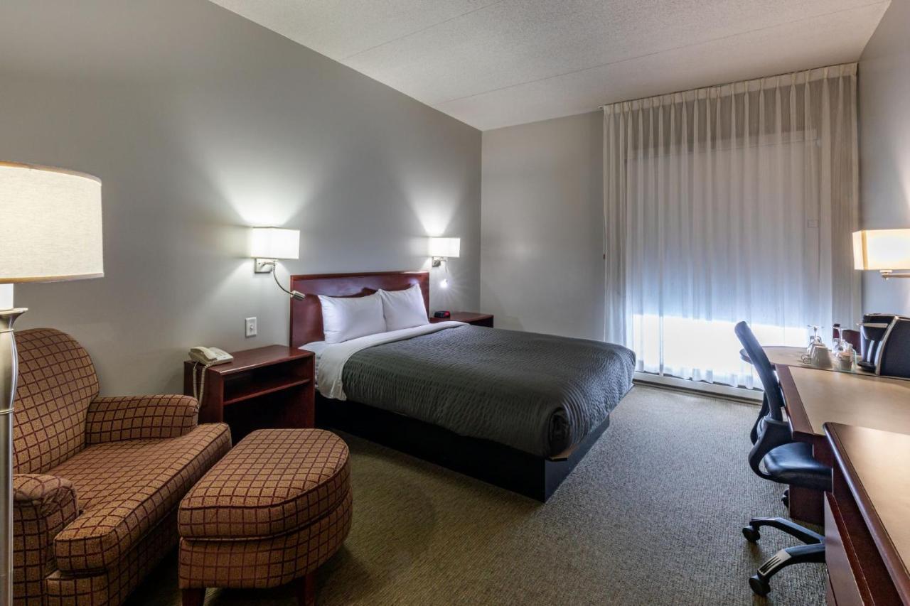 Hotel & Suites Normandin Quebec Экстерьер фото