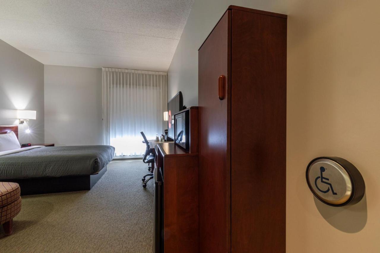 Hotel & Suites Normandin Quebec Экстерьер фото