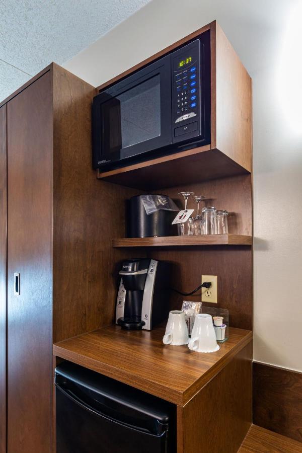 Hotel & Suites Normandin Quebec Экстерьер фото