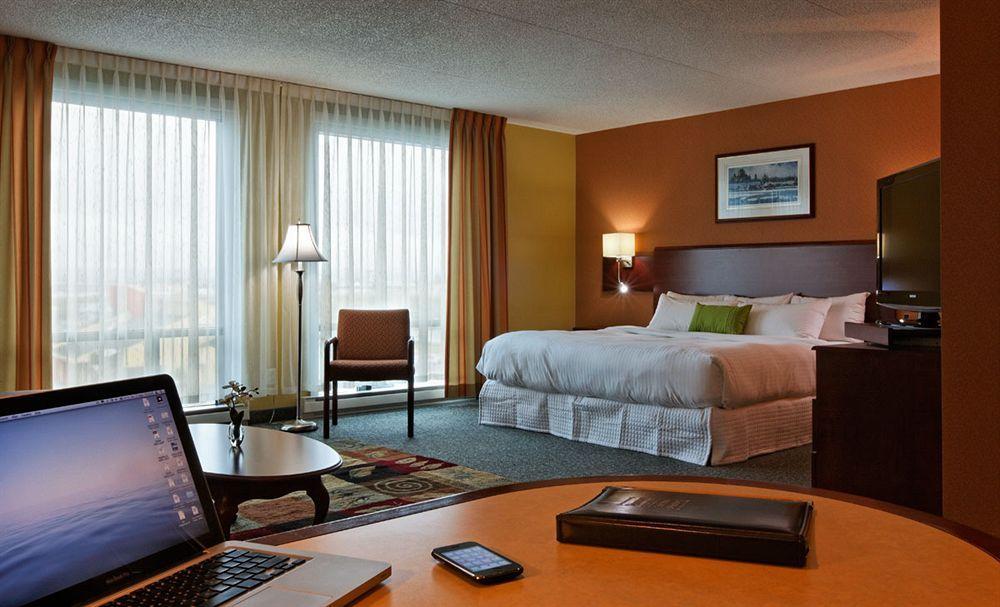 Hotel & Suites Normandin Quebec Экстерьер фото