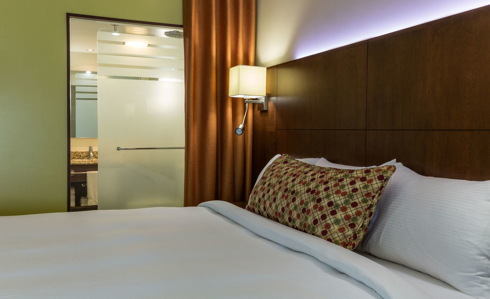 Hotel & Suites Normandin Quebec Экстерьер фото